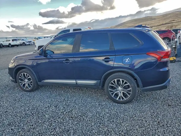 JA4AZ3A31JZ058176 2018 MITSUBISHI OUTLANDER - Image 2