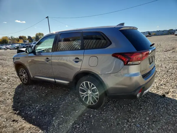 JA4AZ3A31JZ059263 2018 MITSUBISHI OUTLANDER - Image 2