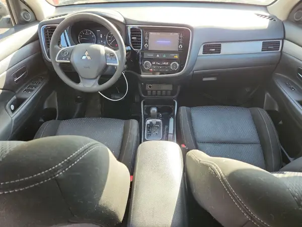 JA4AZ3A31JZ059263 2018 MITSUBISHI OUTLANDER - Image 8