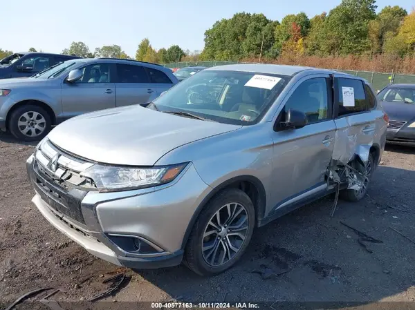 JA4AZ3A31JZ061501 2018 MITSUBISHI OUTLANDER - Image 2