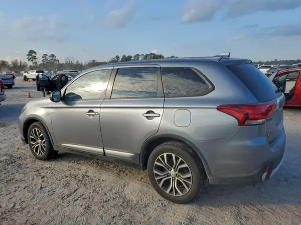 JA4AZ3A31JZ062423 2018 MITSUBISHI OUTLANDER - Image 2