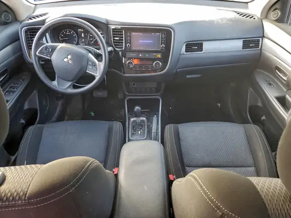 JA4AZ3A31JZ062423 2018 MITSUBISHI OUTLANDER - Image 8
