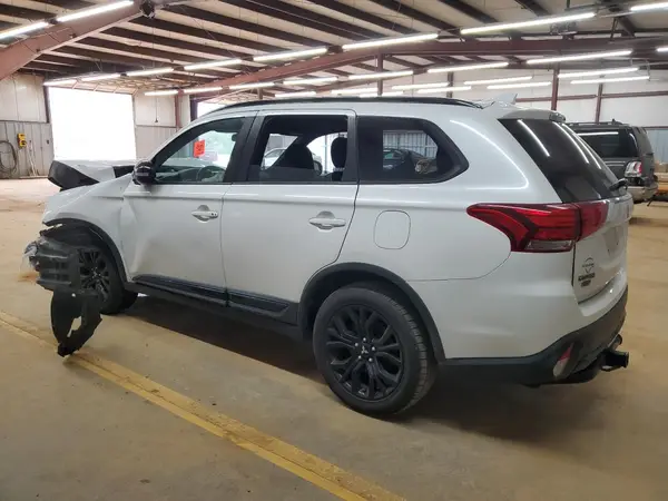 JA4AZ3A31JZ065385 2018 MITSUBISHI OUTLANDER - Image 2