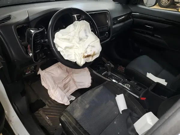 JA4AZ3A31JZ065385 2018 MITSUBISHI OUTLANDER - Image 8