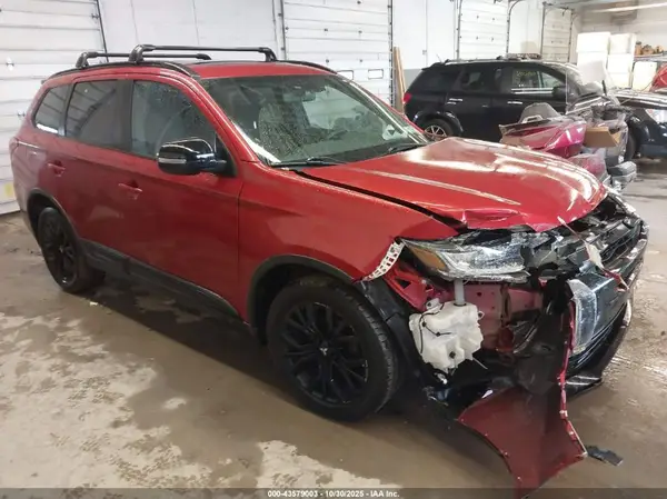 JA4AZ3A31JZ069050 2018 MITSUBISHI OUTLANDER - Image 1