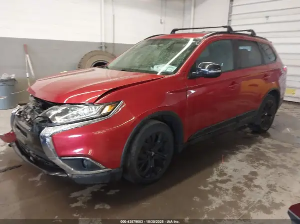 JA4AZ3A31JZ069050 2018 MITSUBISHI OUTLANDER - Image 2