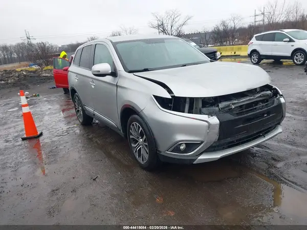 JA4AZ3A31JZ070571 2018 MITSUBISHI OUTLANDER - Image 1
