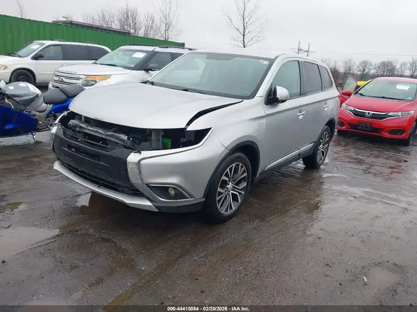 JA4AZ3A31JZ070571 2018 MITSUBISHI OUTLANDER - Image 2