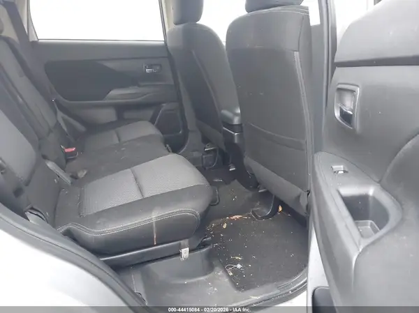 JA4AZ3A31JZ070571 2018 MITSUBISHI OUTLANDER - Image 8