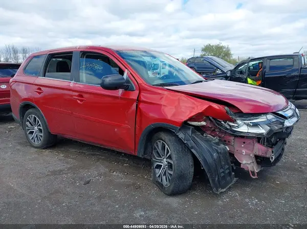 JA4AZ3A31JZ070909 2018 MITSUBISHI OUTLANDER - Image 1