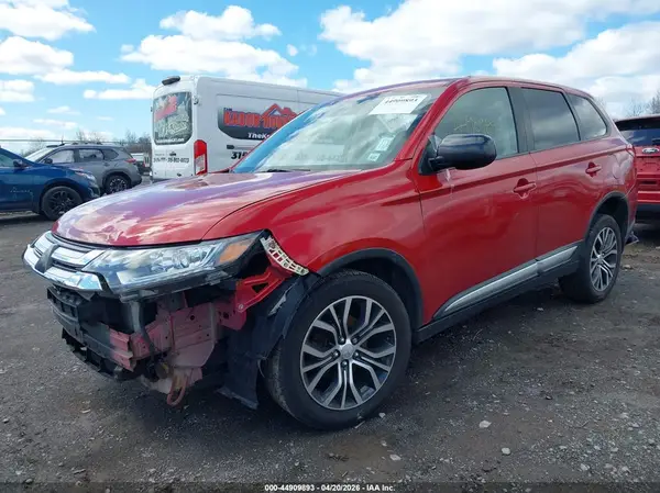 JA4AZ3A31JZ070909 2018 MITSUBISHI OUTLANDER - Image 2