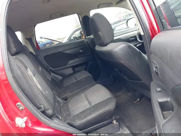 JA4AZ3A31JZ070909 2018 MITSUBISHI OUTLANDER - Image 8