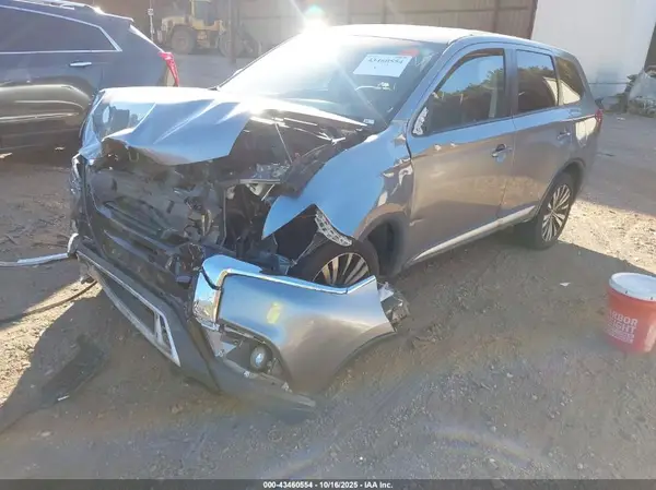 JA4AZ3A31KZ043176 2019 MITSUBISHI OUTLANDER - Image 2