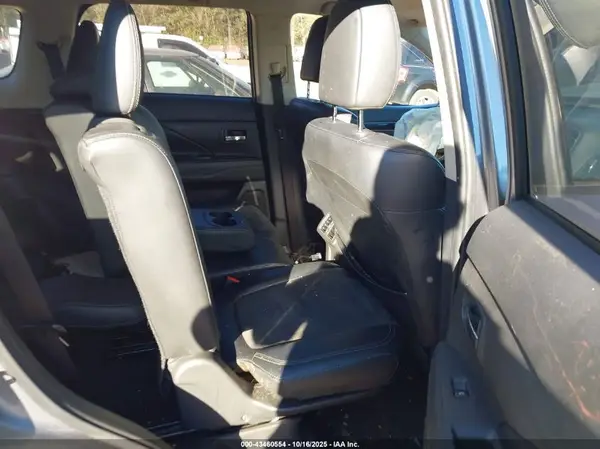JA4AZ3A31KZ043176 2019 MITSUBISHI OUTLANDER - Image 8