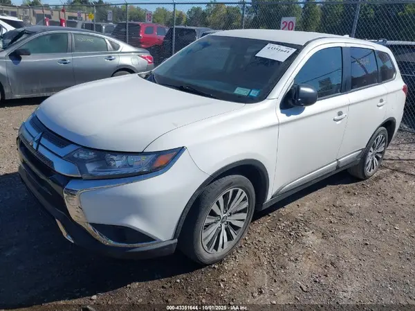 JA4AZ3A31KZ052332 2019 MITSUBISHI OUTLANDER - Image 2