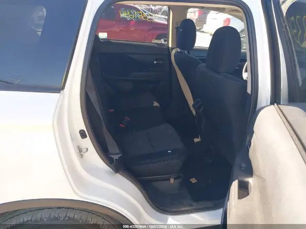 JA4AZ3A31KZ052332 2019 MITSUBISHI OUTLANDER - Image 8