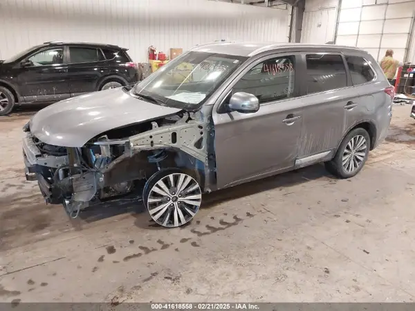 JA4AZ3A31LJ001073 2020 MITSUBISHI OUTLANDER - Image 2