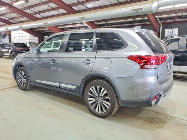 JA4AZ3A31LZ003102 2020 MITSUBISHI OUTLANDER - Image 2