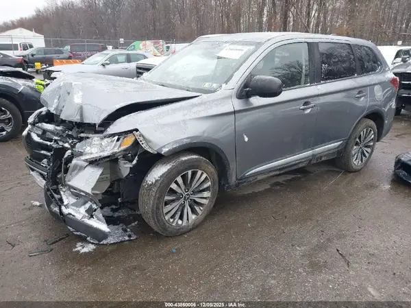 JA4AZ3A31LZ004332 2020 MITSUBISHI OUTLANDER - Image 2