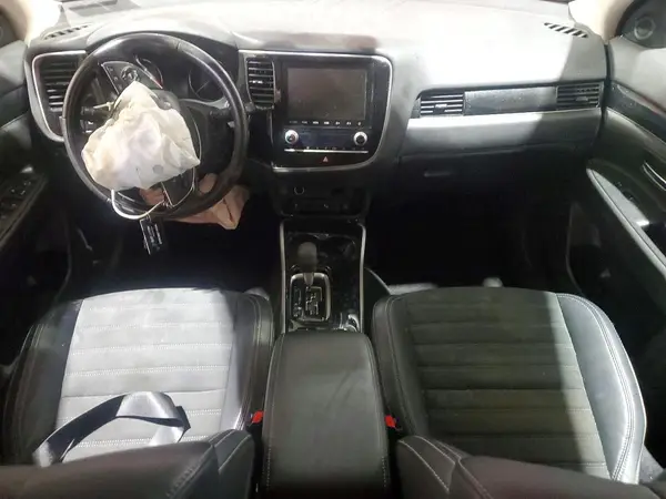 JA4AZ3A31LZ005786 2020 MITSUBISHI OUTLANDER - Image 8