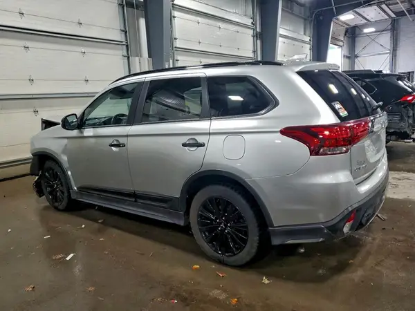 JA4AZ3A31LZ007618 2020 MITSUBISHI OUTLANDER - Image 2