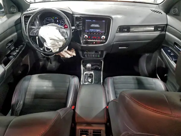 JA4AZ3A31LZ007618 2020 MITSUBISHI OUTLANDER - Image 8