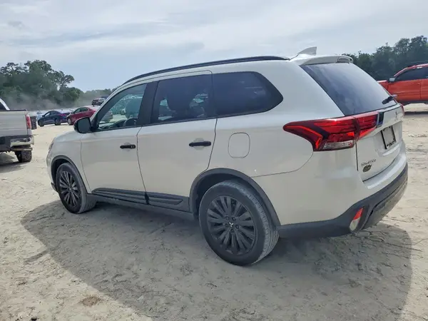 JA4AZ3A31LZ013550 2020 MITSUBISHI OUTLANDER - Image 2