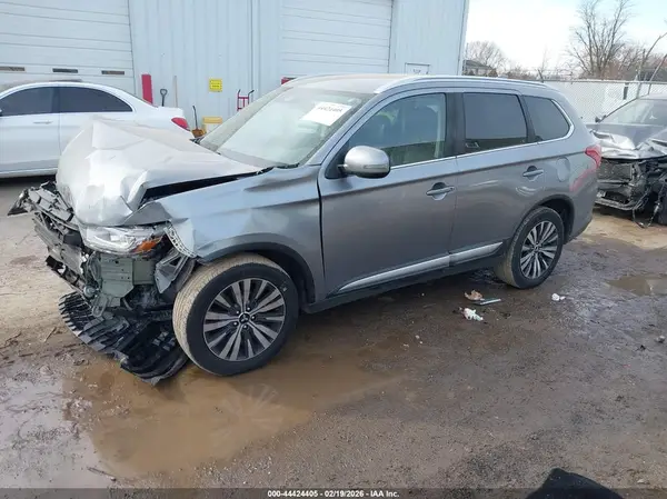 JA4AZ3A31LZ020899 2020 MITSUBISHI OUTLANDER - Image 2