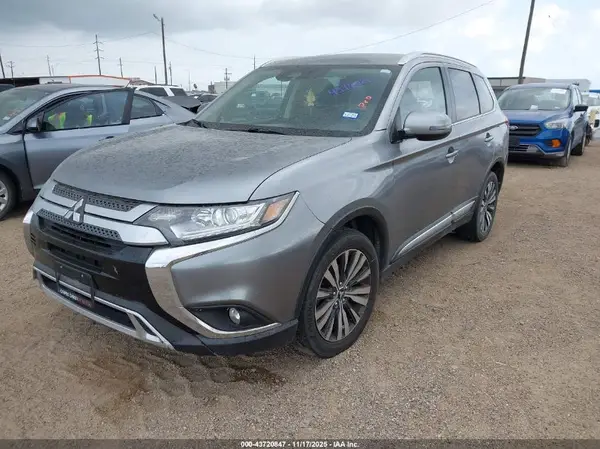 JA4AZ3A31LZ024905 2020 MITSUBISHI OUTLANDER - Image 2