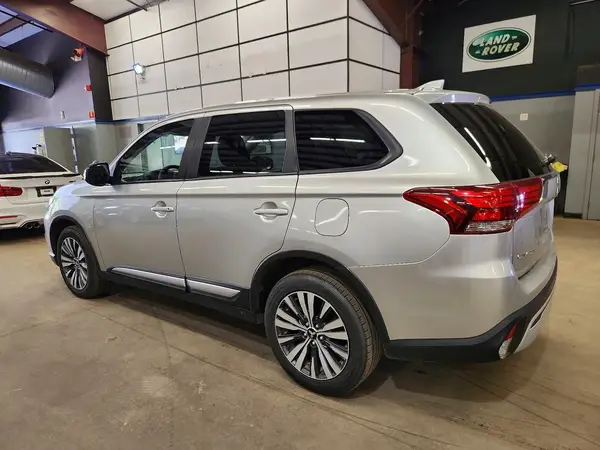 JA4AZ3A31LZ026668 2020 MITSUBISHI OUTLANDER - Image 2