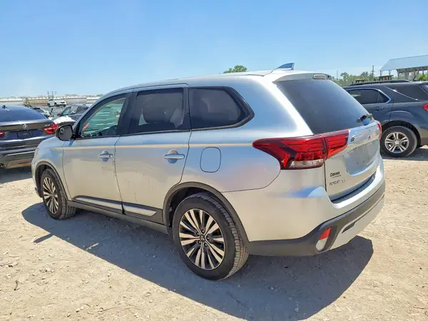 JA4AZ3A31LZ026833 2020 MITSUBISHI OUTLANDER - Image 2
