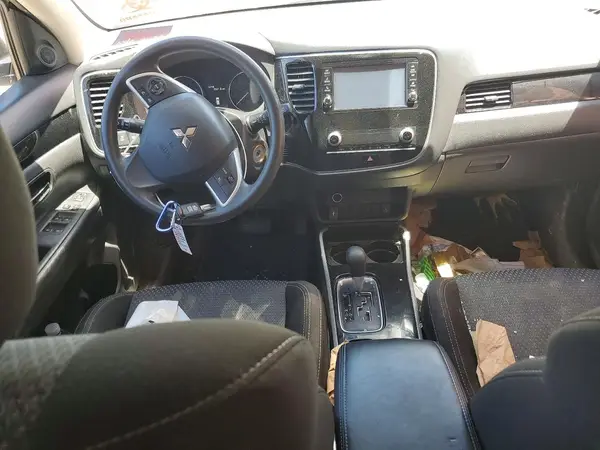 JA4AZ3A31LZ026833 2020 MITSUBISHI OUTLANDER - Image 8