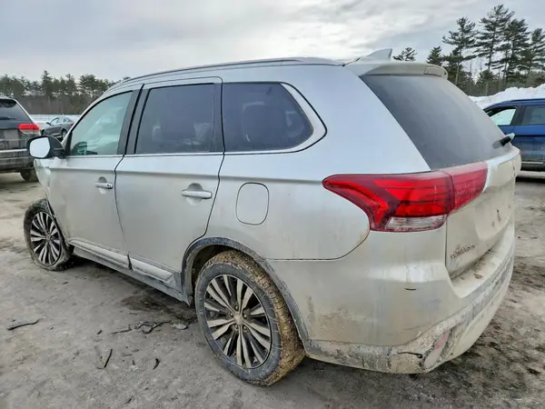 JA4AZ3A31LZ040389 2020 MITSUBISHI OUTLANDER - Image 2