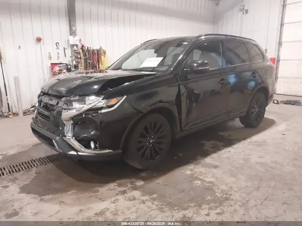JA4AZ3A31LZ042496 2020 MITSUBISHI OUTLANDER - Image 2