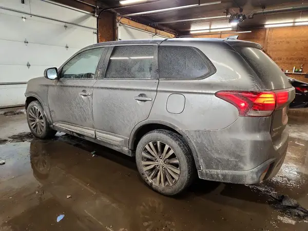 JA4AZ3A31LZ044734 2020 MITSUBISHI OUTLANDER - Image 2