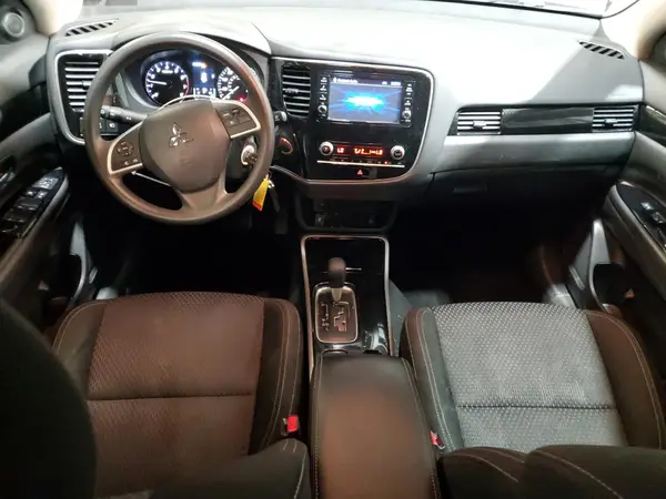 JA4AZ3A31LZ046385 2020 MITSUBISHI OUTLANDER - Image 8
