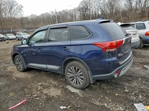 JA4AZ3A31LZ047472 2020 MITSUBISHI OUTLANDER - Image 2