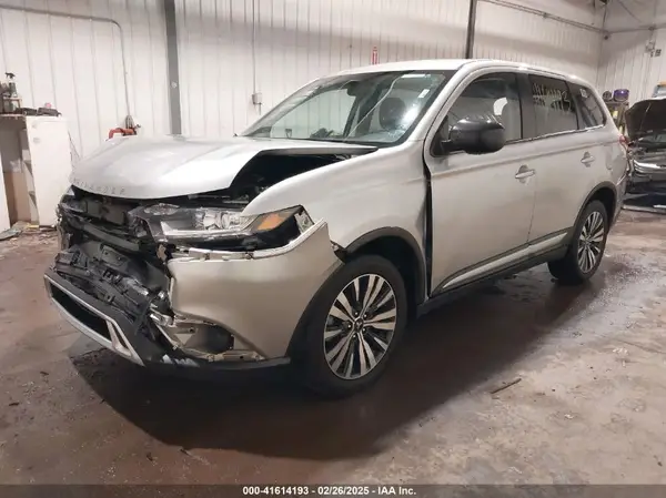 JA4AZ3A31LZ047861 2020 MITSUBISHI OUTLANDER - Image 2