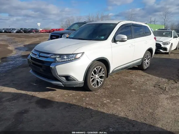 JA4AZ3A32GZ004801 2016 MITSUBISHI OUTLANDER - Image 2