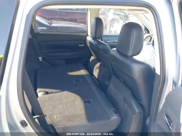 JA4AZ3A32GZ005687 2016 MITSUBISHI OUTLANDER - Image 8