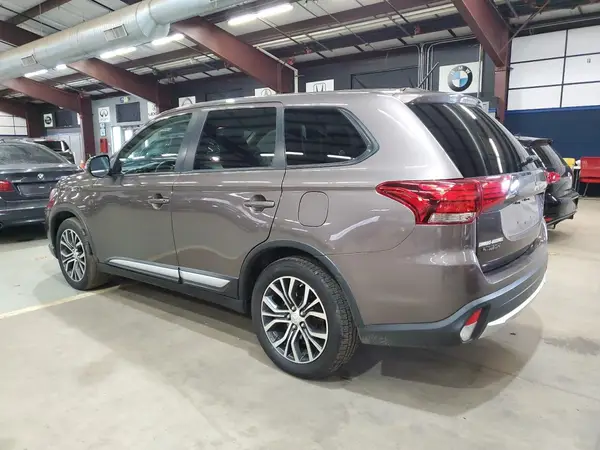 JA4AZ3A32GZ006564 2016 MITSUBISHI OUTLANDER - Image 2