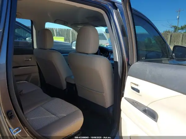 JA4AZ3A32GZ017855 2016 MITSUBISHI OUTLANDER - Image 8
