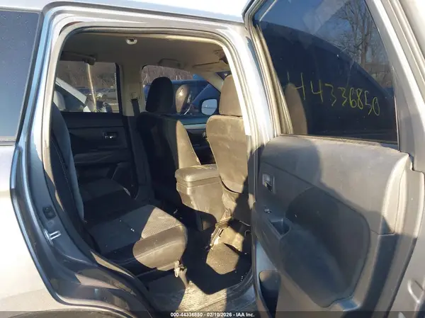 JA4AZ3A32GZ031691 2016 MITSUBISHI OUTLANDER - Image 8