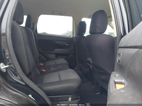 JA4AZ3A32GZ031996 2016 MITSUBISHI OUTLANDER - Image 8