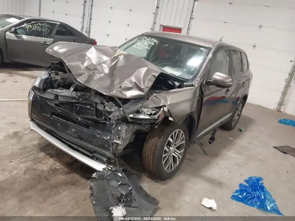 JA4AZ3A32GZ035790 2016 MITSUBISHI OUTLANDER - Image 2
