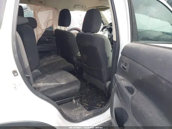 JA4AZ3A32GZ036566 2016 MITSUBISHI OUTLANDER - Image 8