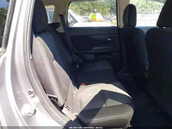 JA4AZ3A32GZ041184 2016 MITSUBISHI OUTLANDER - Image 8