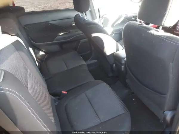 JA4AZ3A32GZ048099 2016 MITSUBISHI OUTLANDER - Image 8