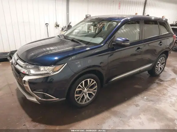 JA4AZ3A32HZ008316 2017 MITSUBISHI OUTLANDER - Image 2