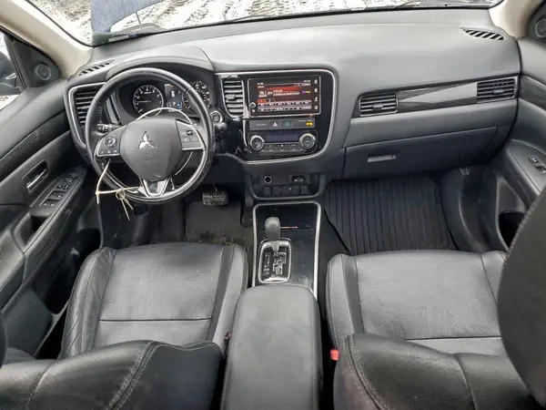 JA4AZ3A32HZ009434 2017 MITSUBISHI OUTLANDER - Image 8